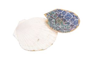 Decoupage small decoration with seashells