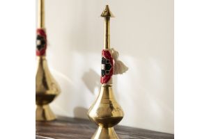 مرش ماء الورد التقليدي حجم صغير مُزين بتطريز أحمر
