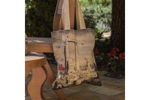 حقيبة يد مزينة بصورة من عمّان مع تطريز